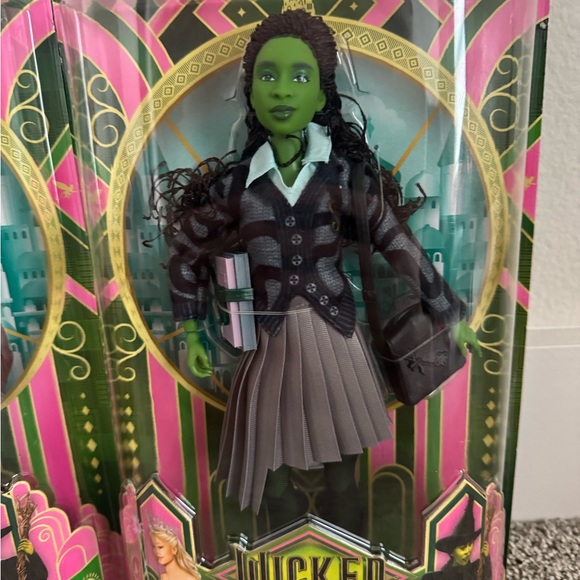 Wicked Shiz Dolls Elphaba and Madame Morrible by Mattel NWB - last pair - Picture 4 of 7